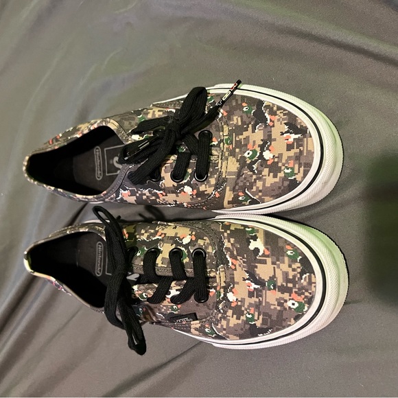 Vans Nintendo duck hunt sneakers size 5.5 mens and size 7 womens - Picture 1 of 8